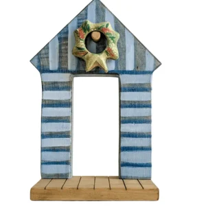 NOM // Wooden Beach Shack With Wreath> Small World Play