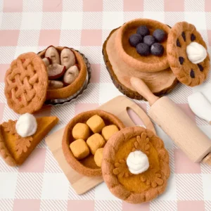 Tara Treasures // Felt Blueberry Pie Play Food Set> Food Play