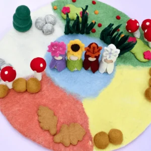 Tara Treasures // Felt Four Seasons Play Mat> Small World Play
