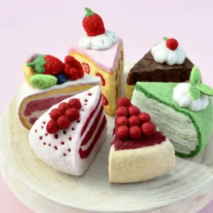 Tara Treasures // Felt Strawberry Torte Slice> Food Play